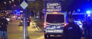 Viel Polizei und eine Absage. Das Länderspiel Deutschland - Holland konnte aus Sicherheitsgründen nicht stattfinden.