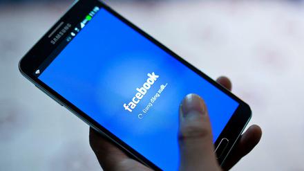 Suche nach Lob. Wer sensibel auf soziale Anerkennung reagiert, nutzt häufig Social Media.