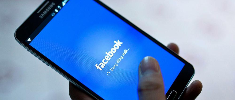 Suche nach Lob. Wer sensibel auf soziale Anerkennung reagiert, nutzt häufig Social Media.