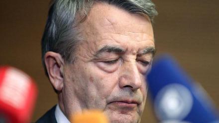 Augen und Ohren geschlossen? Wolfgang Niersbach sieht sich neuen Vorwürfen ausgesetzt.