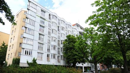 Das ehemalige Seniorenwohnhaus Hansa-Ufer 5 wurde von der öffentlichen Hand verkauft - für die Mieter eine Katastrophe. Künftig soll der Verkauf öffentlicher Wohnungen erheblich erschwert werden.