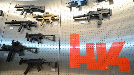 Verschiedene Waffenmodelle des Rüstungskonzerns Heckler und Koch am Firmensitz in Oberndorf am Neckar.