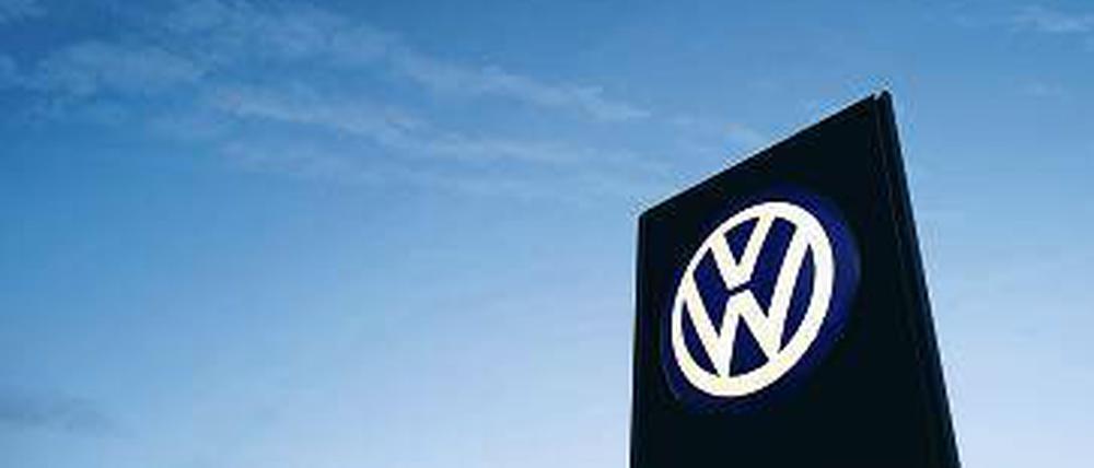 Weniger Strahlkraft haben die Marken des größten europäischen Autokonzerns in Europa: Hier fiel der VW-Absatz im Oktober gegen den Trend leicht nach unten. 