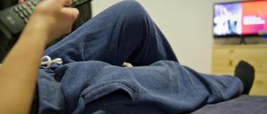 Die Jogginghose. Privat natürlich beliebt und erlaubt - an einer Schule in Baden-Württemberg vielleicht bald verboten. 