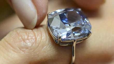 45 Millionen Euro hat ein Geschäftsmann aus Hongkong für diesen blauen Diamanten locker gemacht. 