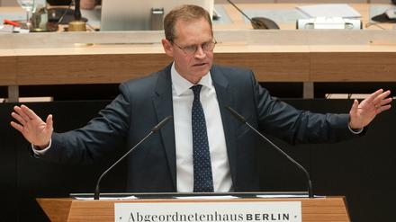 Der Regierende Bürgermeister von Berlin, Michel Müller (SPD), kritisiert in seiner Regierungserklärung den Koalitionspartner.