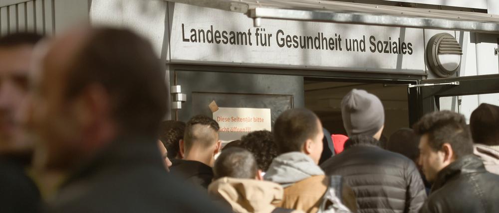Noch immer ist die Lage vor dem Lageso oft unübersichtlich (Archivbild).
