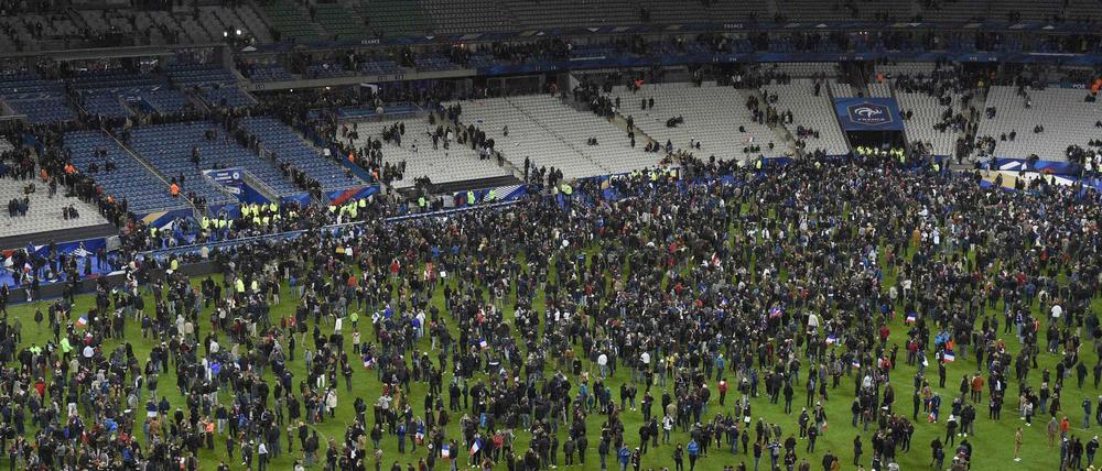 Ende eines Fußballspiels, das niemanden mehr interessiert.