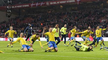 Schweden jubelt nach dem 2:2 in Dänemark über die erneute EM-Teilnahme.