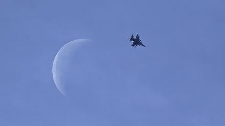 Angriff - ein Kampfjet im Anflug