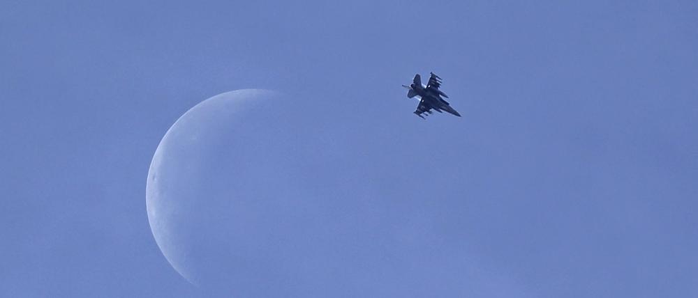 Angriff - ein Kampfjet im Anflug