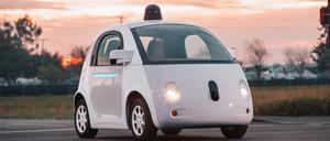Ein Prototyp des "Self-driving vehicle" von Google. Ein selbstfahrendes Auto von Google ist in Kalifornien von der Polizei gestoppt worden, weil es zu langsam unterwegs war.