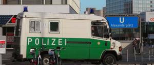 Stammgast: Am Alexanderplatz gibt es immer wieder Polizeieinsätze. 