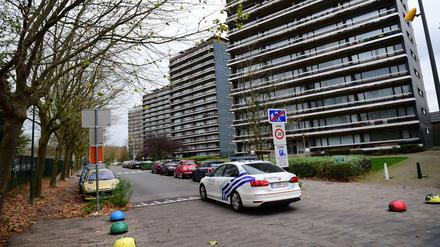 Eine Polizeistreife im Brüsseler Viertel Molenbeek am Sonntag.