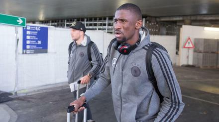 Zurück in Frankfurt. Die Nationalspieler Lukas Podolski und Antonio Rüdiger (r.).