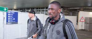 Zurück in Frankfurt. Die Nationalspieler Lukas Podolski und Antonio Rüdiger (r.).
