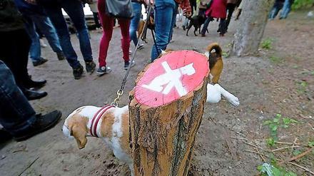 Verbot. Und was der Hund dazu, nun ja, sagt...