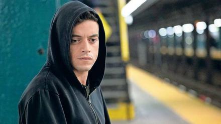 Rami Malek spielt in "Mr. Robot" einen ethischen Hacker, der gegen skrupellose Geschäftemacher vorgeht.