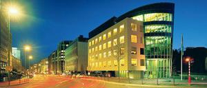 Die 1920 gegründete Banque de Luxembourg ist eines der wichtigsten Finanzinstitute des Großherzogtums. Minister Gramegna will sein Land aber nicht auf den Finanzplatz reduziert sehen. Auch Informatik, Telekommunikation und Logistik sowie die Stahl- und Automobilzuliefererindustrie seien wichtige Wirtschaftszweige. Foto: SIP/Christof Weber