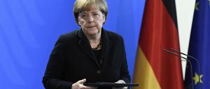 Angela Merkel gab am Samstagmorgen in Berlin sichtlich bewegt ein Statement ab.
