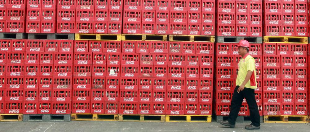 Entgegen der geläufigen Meinung sind Plastik-Mehrwegflaschen wegen des geringeren Gewichts oft umweltschonender.
