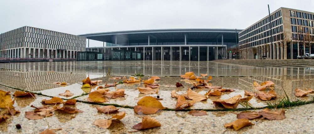 Das Terminalgebäude des Hauptstadflughafens Berlin Brandenburg Willy Brandt (BER) in Schönefeld.