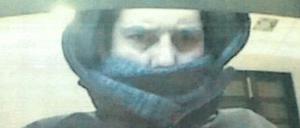Die Polizei sucht diesen Tatverdächtigen.