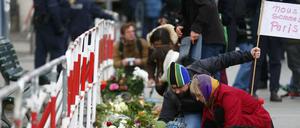 Gedenken an der Französischen Botschaft in Berlin.