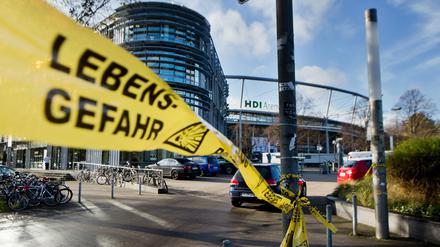 Laut der "Hannoverschen Allgemeinen Zeitung" soll in der Stadt eine fünfköpfige Terrorzelle Anschläge geplant haben. Ihr Anführer habe einen deutschen Pass.