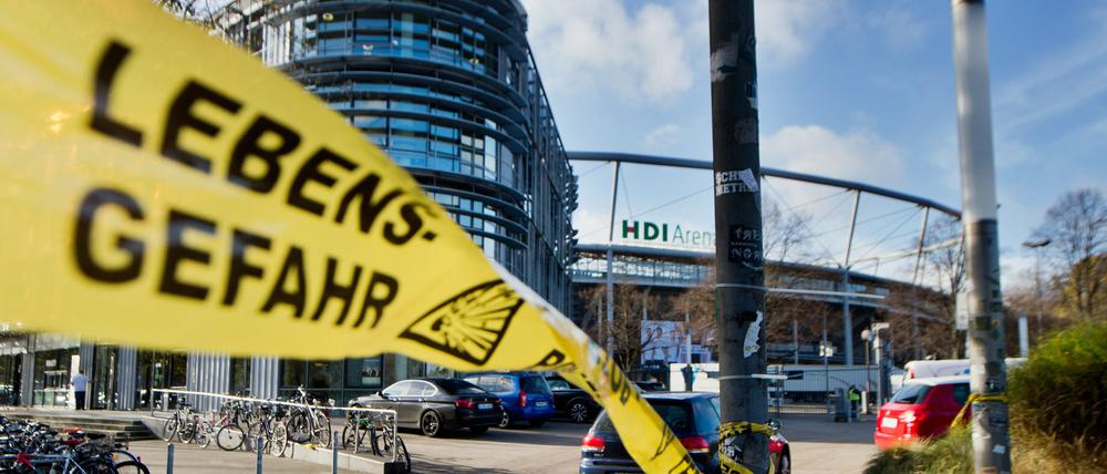 Laut der "Hannoverschen Allgemeinen Zeitung" soll in der Stadt eine fünfköpfige Terrorzelle Anschläge geplant haben. Ihr Anführer habe einen deutschen Pass.