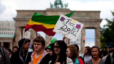 Drogen, besonders Cannabis, gelten heute als eher harmlos. Eltern halten es oft für normal, wenn ihre Kinder Rauscherfahrungen machen.