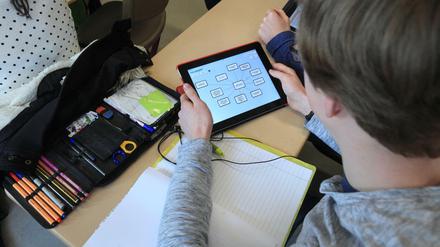 Mit Tablets können im Unterricht auch Schaubilder erstellt werden. Fehlendes W-Lan schränkt die Einsatzmöglichkeiten extrem ein.