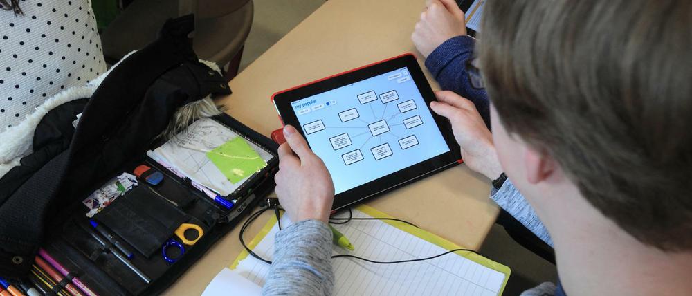 Mit Tablets können im Unterricht auch Schaubilder erstellt werden. Fehlendes W-Lan schränkt die Einsatzmöglichkeiten extrem ein.