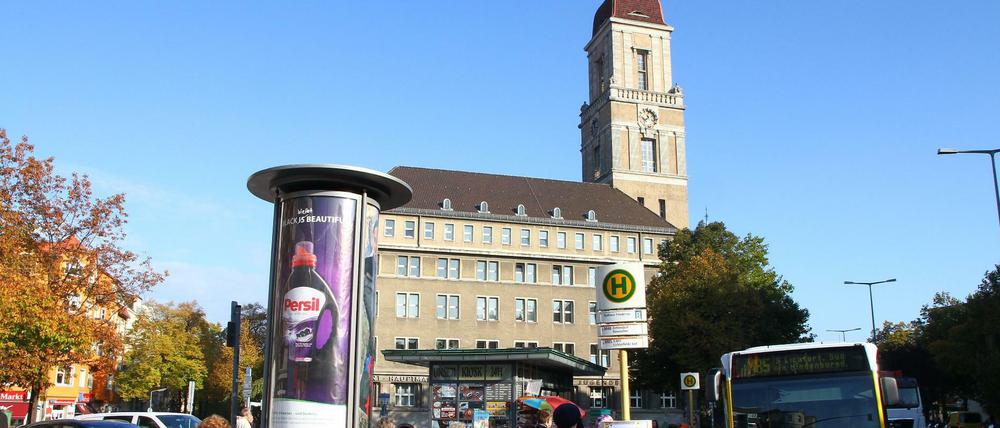 Das Rathaus Friedenau auf dem Breslauer Platz.