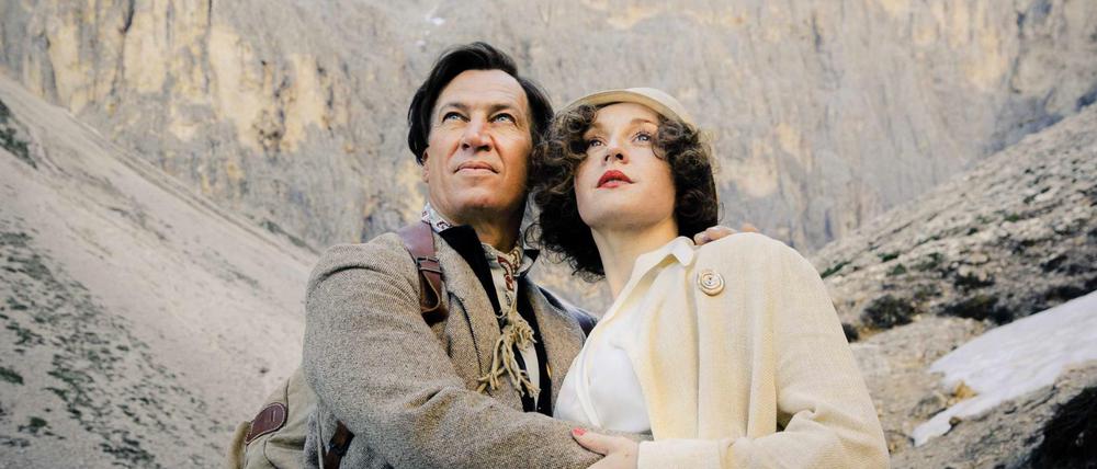 „Ölige Ziege“, so titulierte Luis Trenker (Tobias Moretti) Leni Riefenstahl (Brigitte Hobmeier), weil sie ihm in „Der heilige Berg“ die Show gestohlen hatte. 