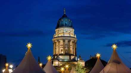 Sichere Weihnacht. Auf dem Gendarmenmarkt wird verstärkt kontrolliert.