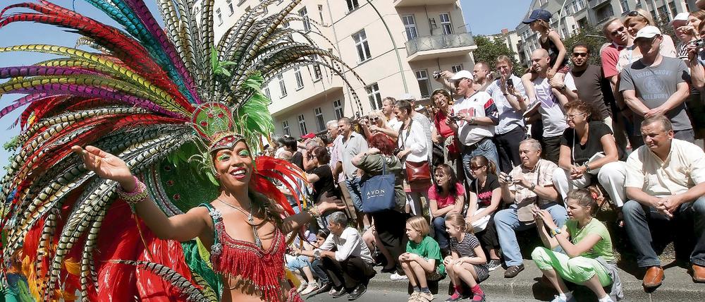 Quer durch Kreuzberg. Der Karneval der Kulturen lockt Hunderttausende auf die Straße.