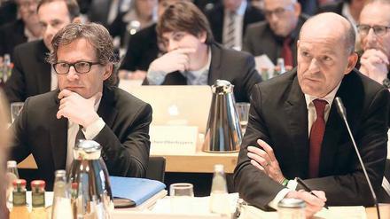 Konzentriert: Edeka-Chef Markus Mosa (links) und Kaiser’s-Eigentümer Karl-Erivan Haub.