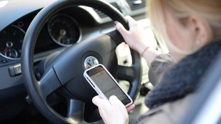 Zwei Jahre auf Bewährung war das Urteil gegen eine Frau, die im August 2014 einen Radfahrer tötete, weil sie wohl beim Fahren SMS schrieb. Nach dem Unfall, fuhr sie weiter.