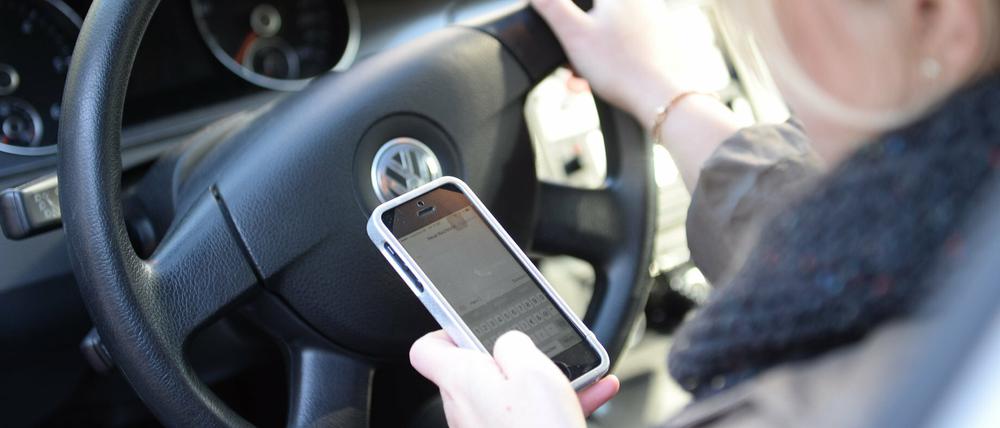 Zwei Jahre auf Bewährung war das Urteil gegen eine Frau, die im August 2014 einen Radfahrer tötete, weil sie wohl beim Fahren SMS schrieb. Nach dem Unfall, fuhr sie weiter.