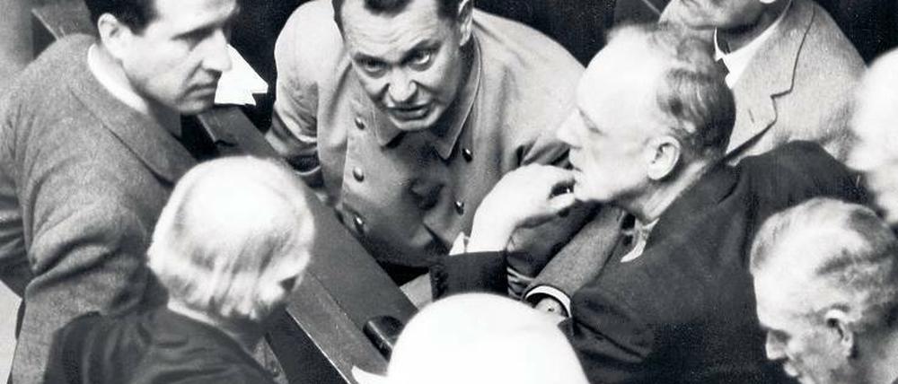 Die Hauptangeklagten. Hermann Göring, Rudolf Heß, Joachim von Ribbentrop und Wilhelm Keitel am 13. Februar 1946. Foto: dpa