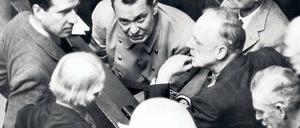 Die Hauptangeklagten. Hermann Göring, Rudolf Heß, Joachim von Ribbentrop und Wilhelm Keitel am 13. Februar 1946. Foto: dpa
