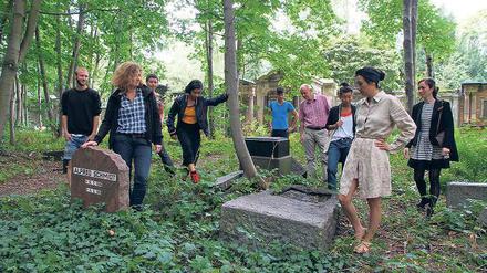 Tote? Tanzen! 2011 wurde ein ehemaliger Friedhof in Prenzlauer Berg zum Leise-Park. Der inspirierte auch die Künstler von "Entretempo Kitchen Gallery", hier 2014 bei der Tagesspiegel-Aktion "Saubere Sache", zum Sich-Kümmern und Gestalten.