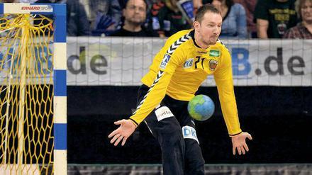 Peter Stochl, 39, spielt seit 2006 bei den Füchsen. Stochls älterer Bruder Jan ist ebenfalls Torhüter und spielt in der Bundesliga beim HC Erlangen.