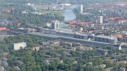 Der Spandauer Fernbahnhof aus dem Flugzeug gesehen.
