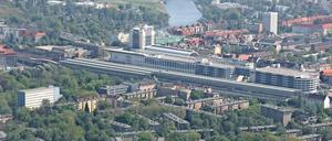 Der Spandauer Fernbahnhof aus dem Flugzeug gesehen.