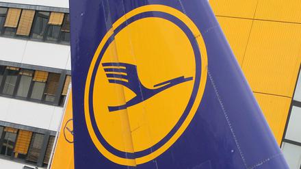 Ein Riss in der Cockpitscheibe zwang eine Maschine der Lufthansa zum außerplanmäßigen Stopp in Berlin. 