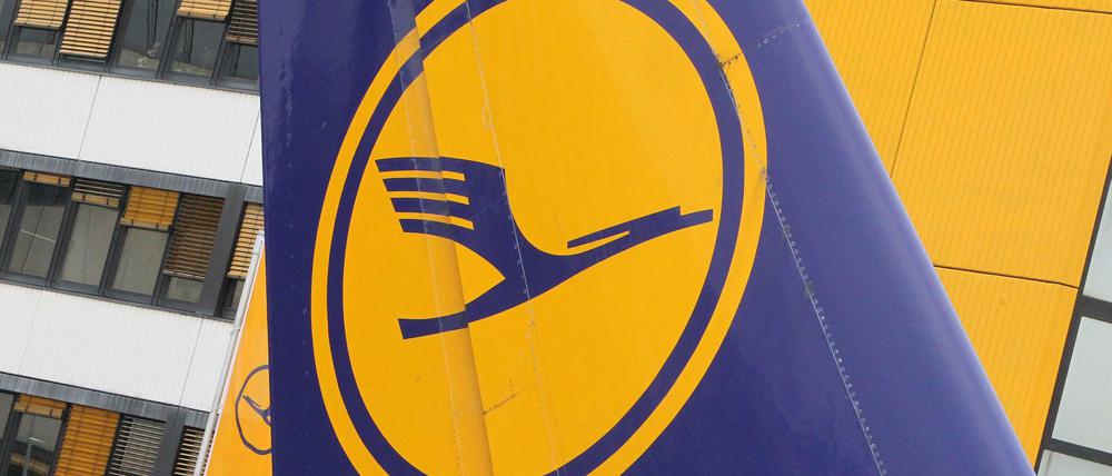 Ein Riss in der Cockpitscheibe zwang eine Maschine der Lufthansa zum außerplanmäßigen Stopp in Berlin. 