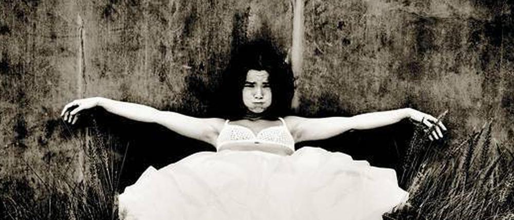 Kuscheln mit der Kamera. Björk, Los Angeles 1994.