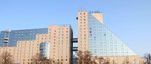 Das Hotel "ESTREL" an der Sonnenallee 225 in Berlin-Neukölln.
